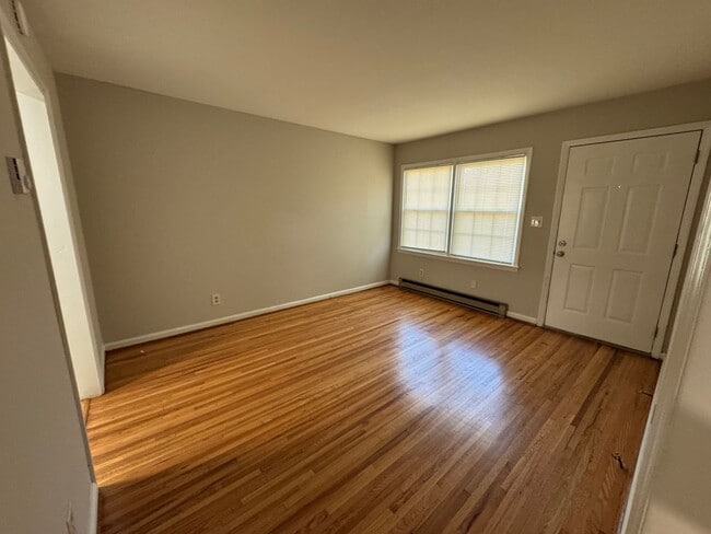 Building Photo - 3436 Washburn Ave