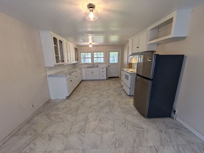 Building Photo - 475 Mitchell St