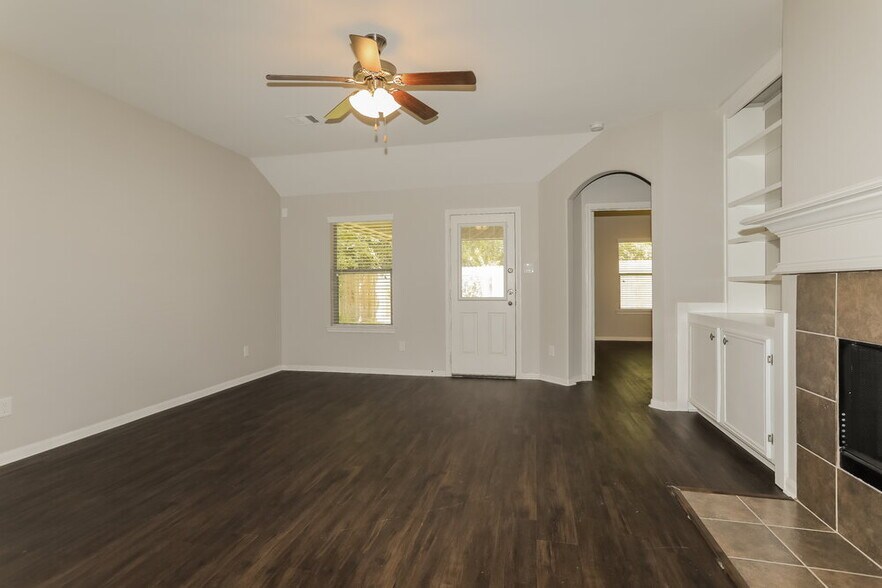 Building Photo - 961 Doire Dr