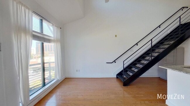 Building Photo - 115 E Park Ave