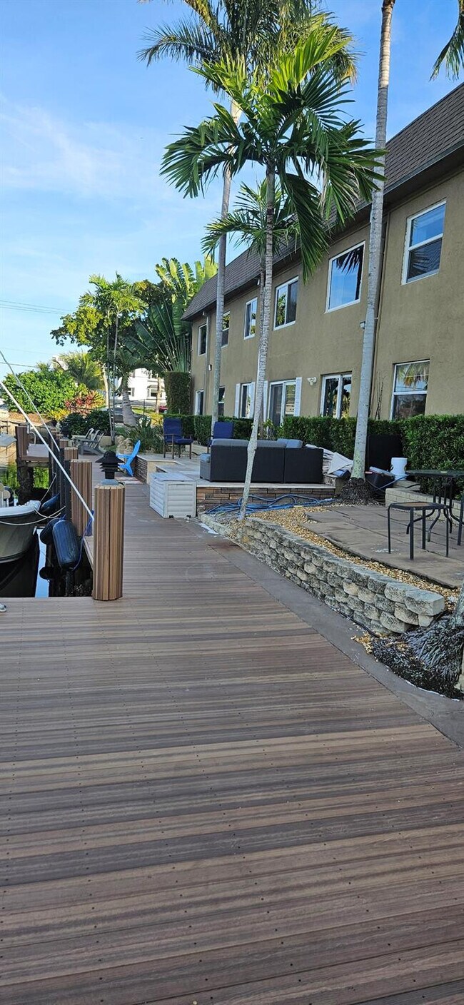 Building Photo - 2901 NE 51st St