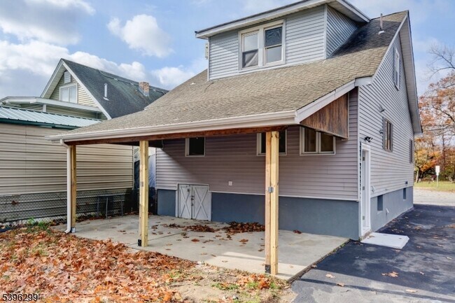 Building Photo - 58 Zeliff Ave