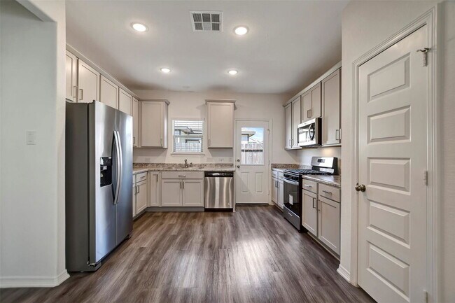 Building Photo - 16719 Rover Ln