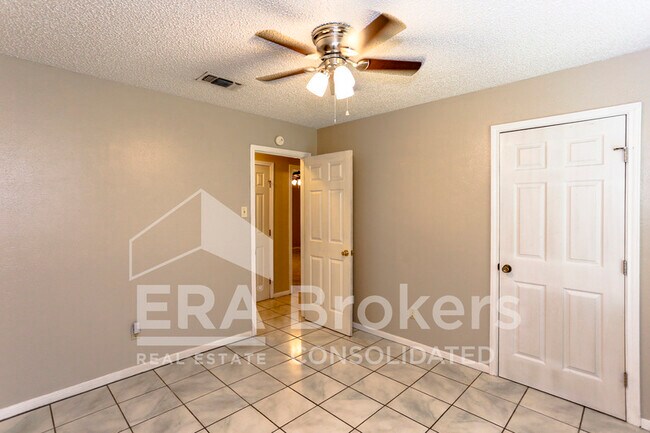 Building Photo - 1712 Sherman Dr