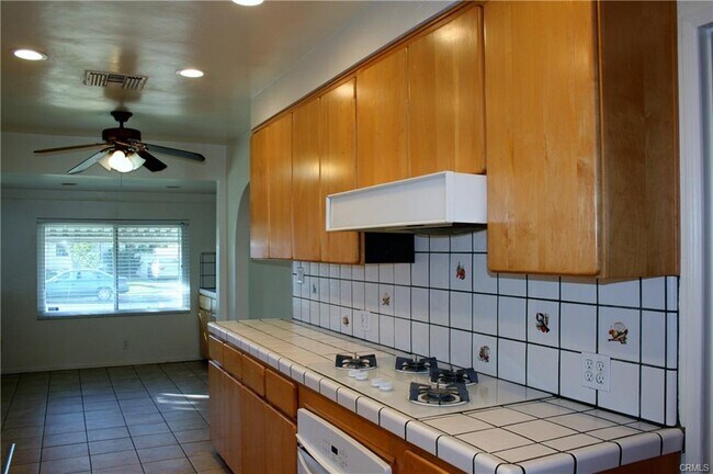 Building Photo - 5056 Newcastle Ave
