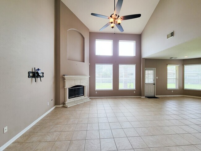 Building Photo - 819 Arlington Ln