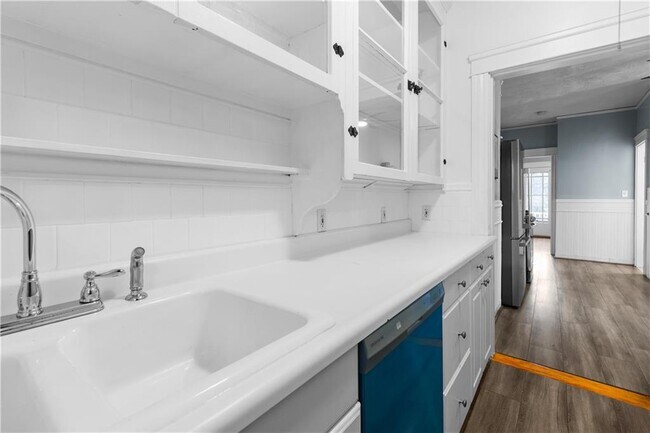 Building Photo - 334 Jastram St