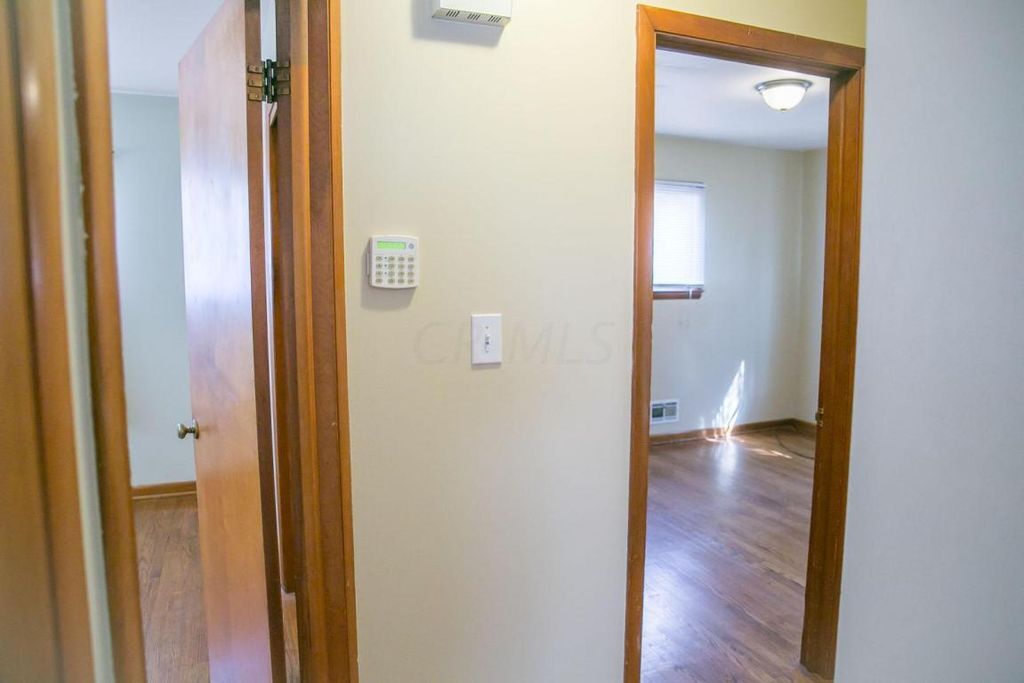 Building Photo - 1306 Zettler Rd