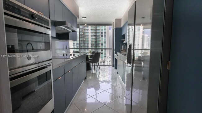 Building Photo - 16400 Collins Ave
