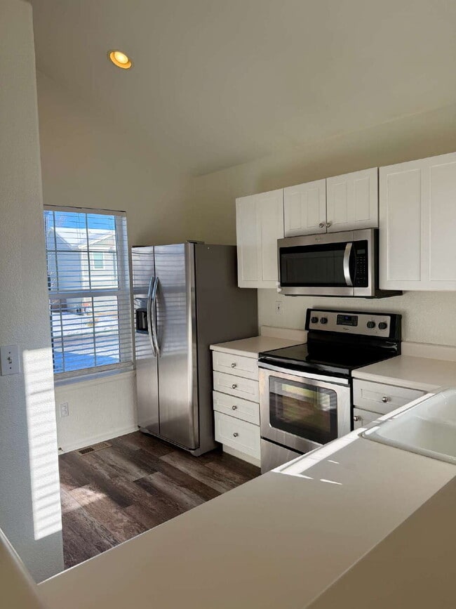 Building Photo - *LIMITED TIME OFFER!* Secure your move-in before December 31, 2025, and enjoy a $1,000 discount o...