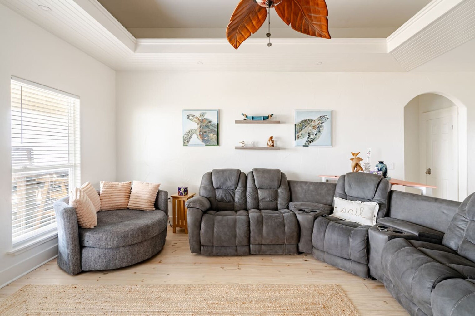 Building Photo - 986 Dolly St