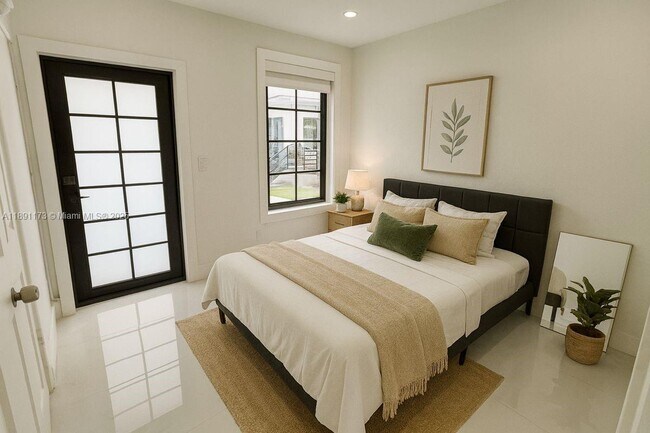 Building Photo - 733 Michigan Ave