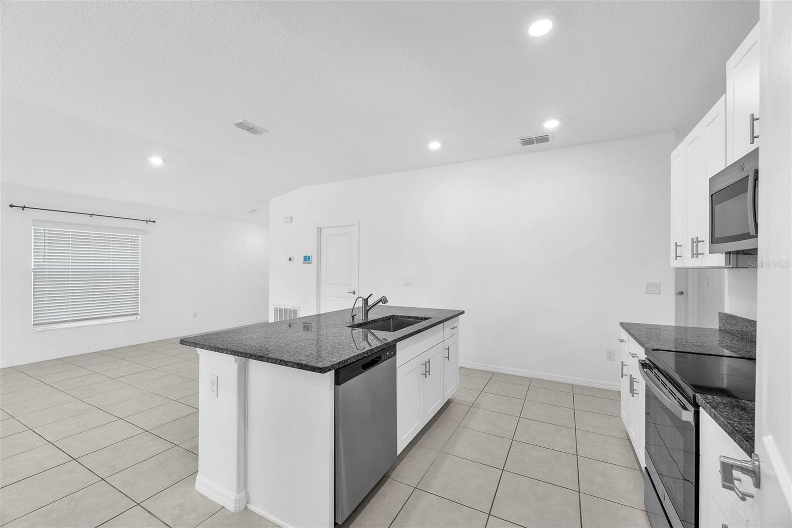 Building Photo - 5518 Blue Azure Dr