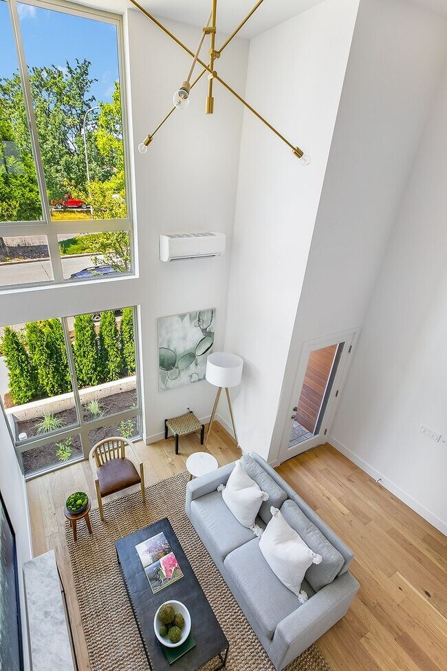 Building Photo - 2Bd/2.25Ba Seattle Townhome