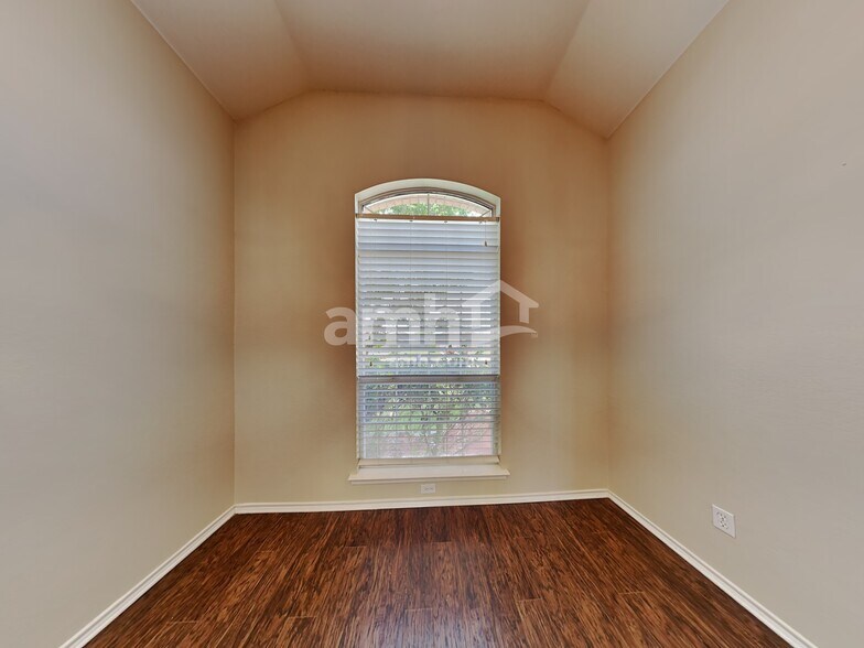 Building Photo - 58 N Highland Dr