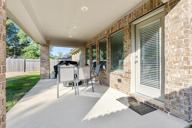 Building Photo - 18716 Laurel Hills Dr