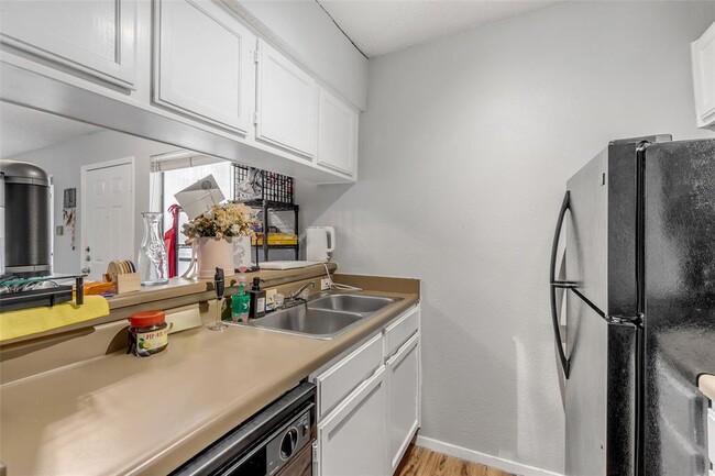 Building Photo - 3115 Helms St