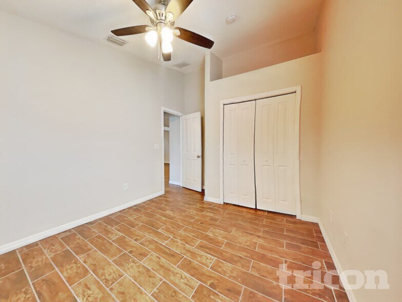 Building Photo - 6816 Monarch Park Dr