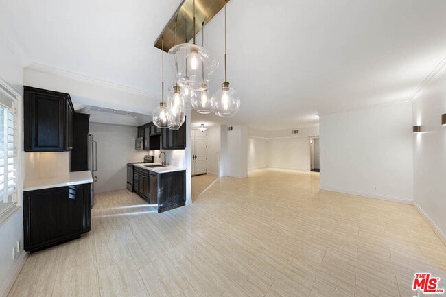 Building Photo - 1131 Alta Loma Rd