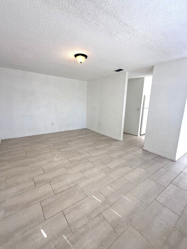 Building Photo - 2nd St