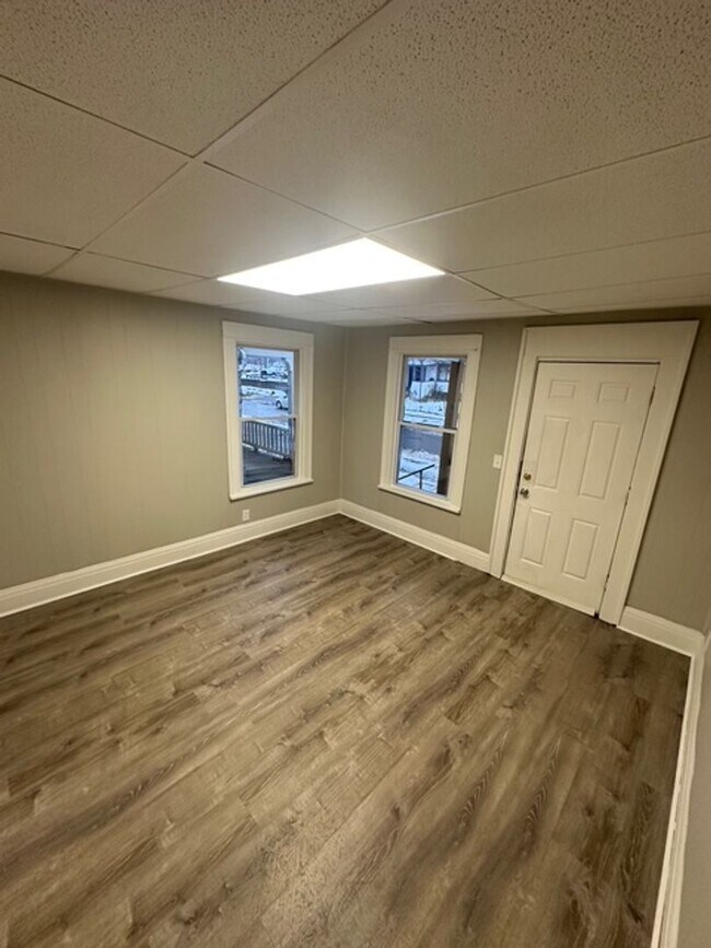 Building Photo - 142-144 Bowman St