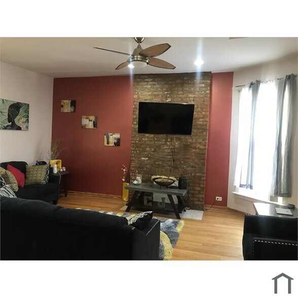 Building Photo - 4733 S Indiana Ave