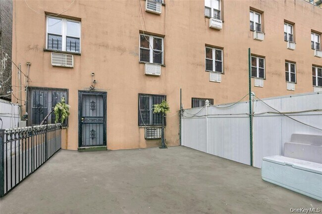 Building Photo - 523 E 148th St