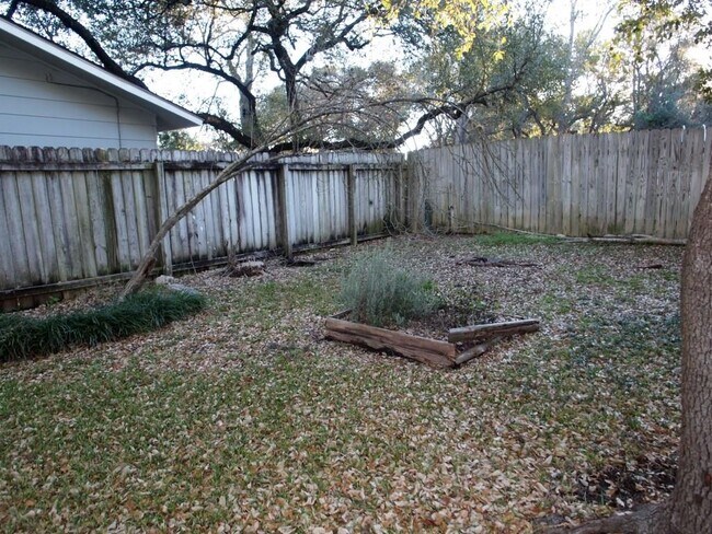 Building Photo - 7101 Twisted Oaks Dr