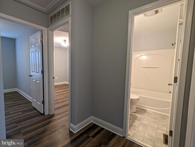 Building Photo - 483 Arwell Court