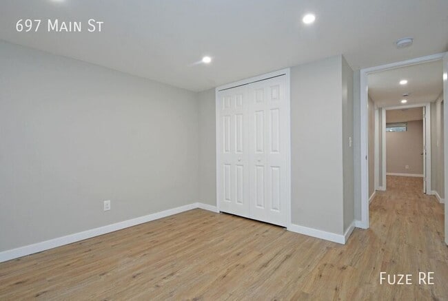 Building Photo - 697 Main St