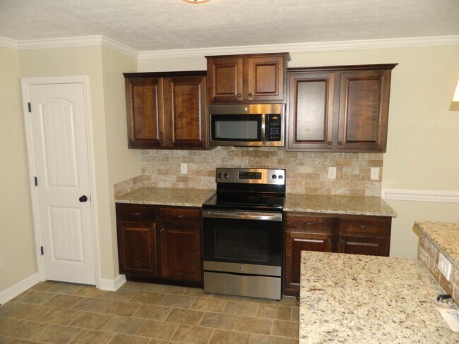 Building Photo - 7018 Summerton Dr