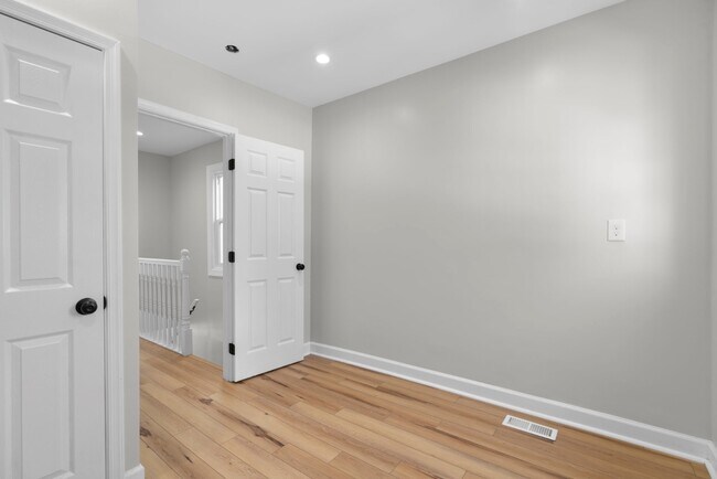 Building Photo - 216 S Castle St