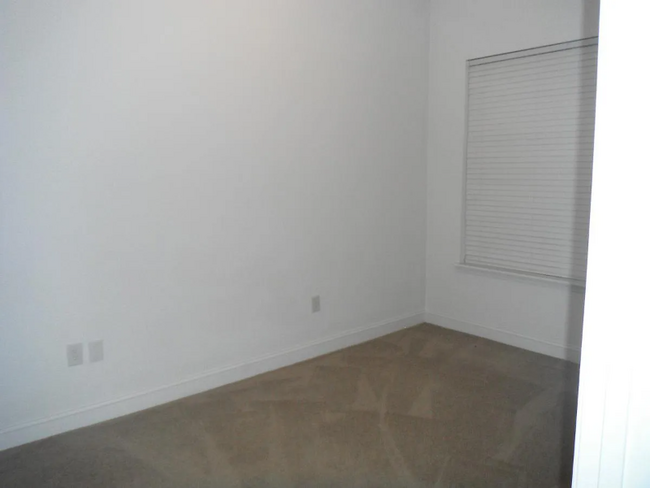 Building Photo - 1100 Bluff Rd