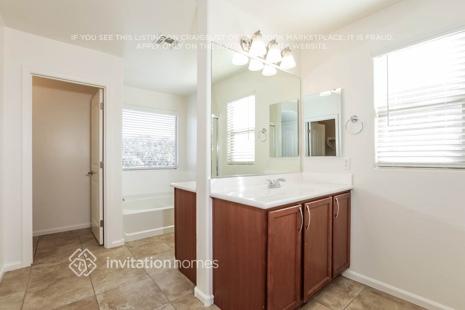 Building Photo - 1447 S Ponderosa Dr