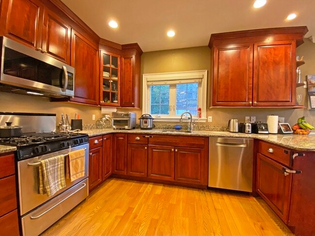 Building Photo - 375 Lowell Ave