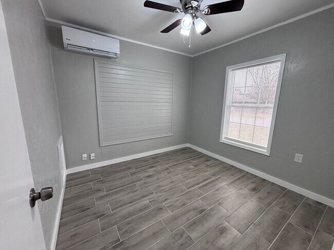 Building Photo - Remodeled 2 bedroom, 1 bathroom house with fenced yard and garage