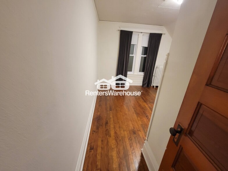 Building Photo - 314 St Olaf Ave