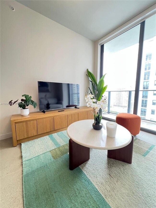 Building Photo - 11 NE 6th St