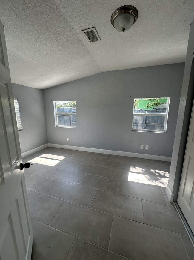 Building Photo - 1160 Martha Lee Ave
