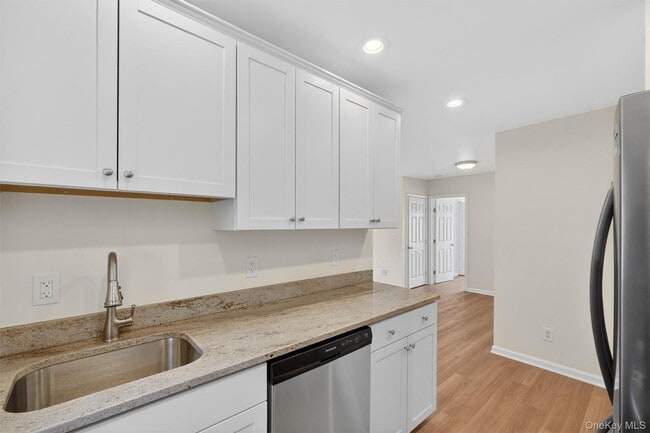 Building Photo - 17 Church St