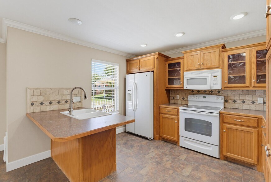 Building Photo - 286 Pilgrim Rd