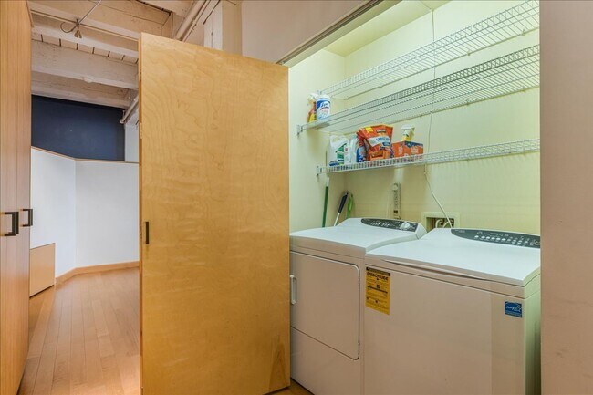 Building Photo - 416 NW 13th Ave