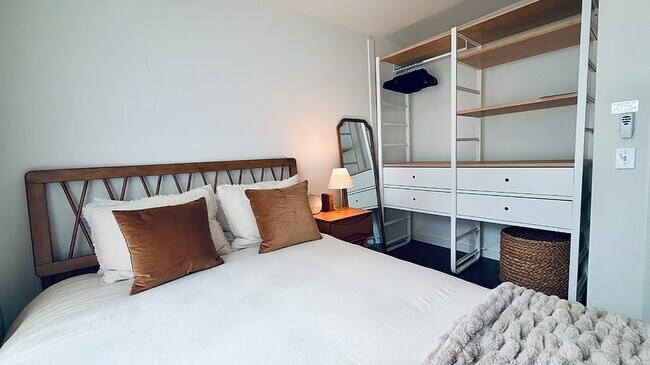 Building Photo - 177 N Singingwood St