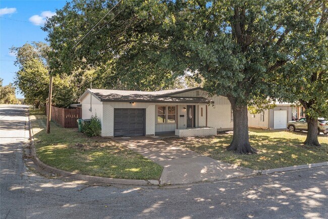 Building Photo - 2221 N Alexander St