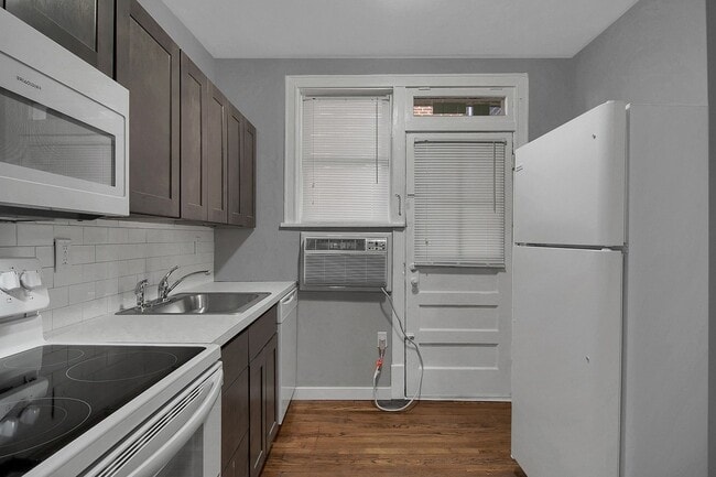 Building Photo - Chic lil Studio