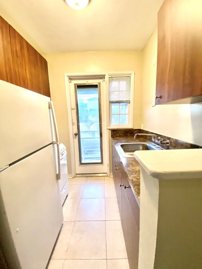 kitchen - 1200 SE 1st St