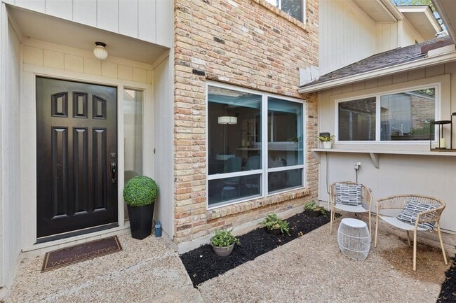 Building Photo - 8346 Summerwood Dr