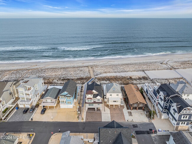 Building Photo - 3574 Ocean Terrace