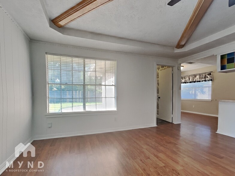 Building Photo - 9015 Eldora Dr