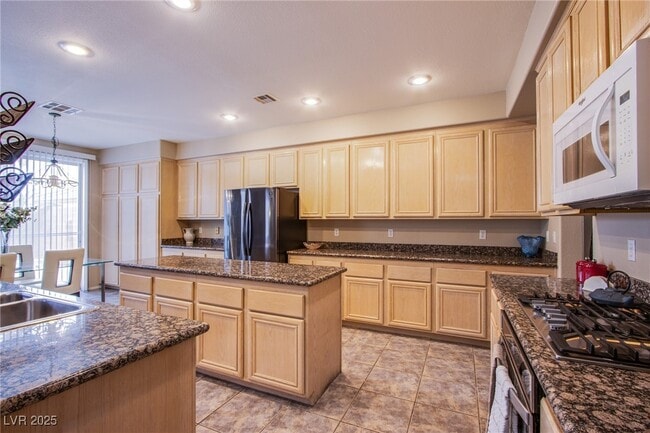 Building Photo - 3838 Erva St